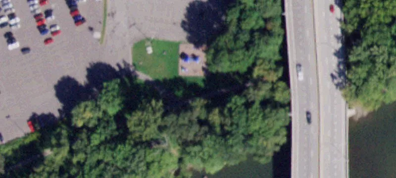 1202 Riverview Dr