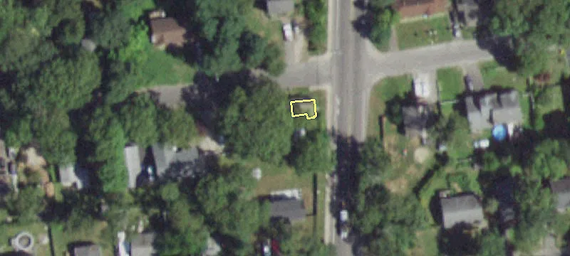 1028 Mastic Rd