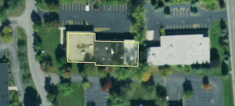 90 Pineview Dr