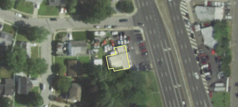 585 Hicksville Rd