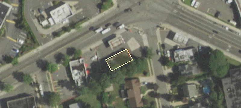 8 Hempstead Ave