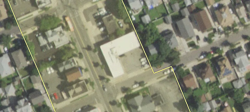 220 Mineola Blvd