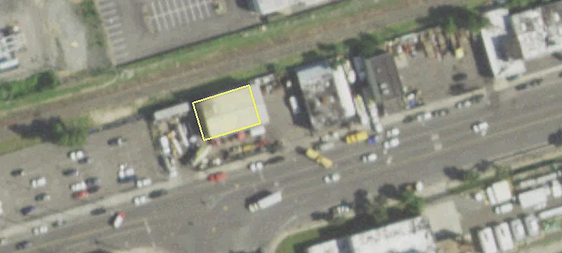 635 Commercial Ave