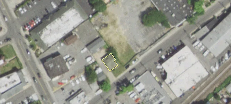 324 Pearsall Ave