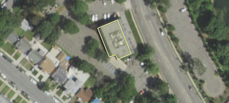 444 Lakeville Rd