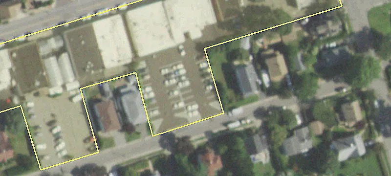 558 Westbury Ave