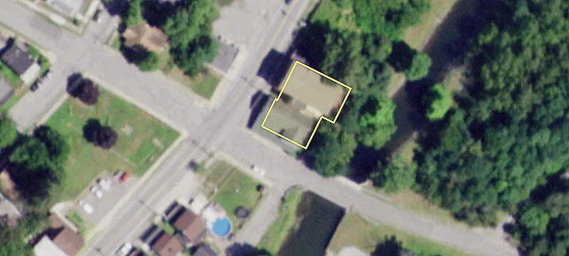 52 Gates Ave