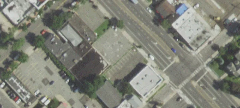 Broadway W Nicholai St