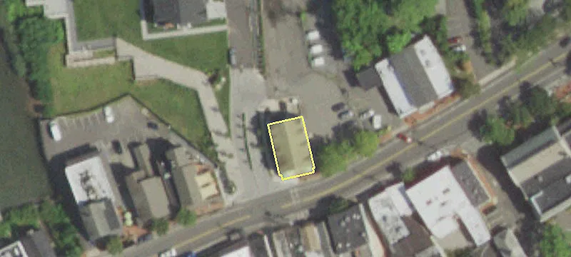 1395 Old Northern Blvd
