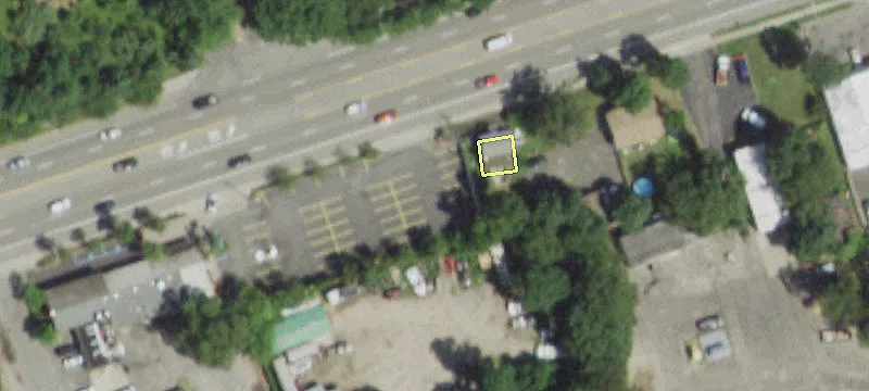 Hallock Ave