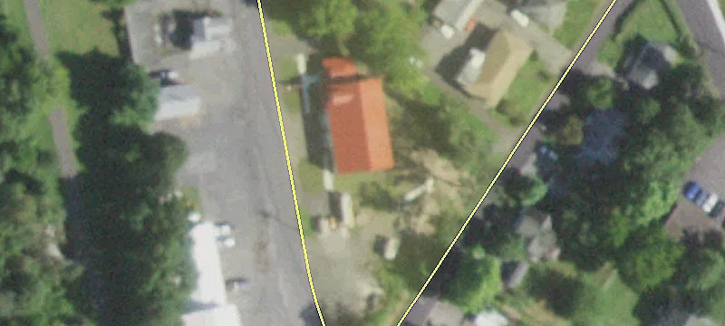 11 Commercial Ave
