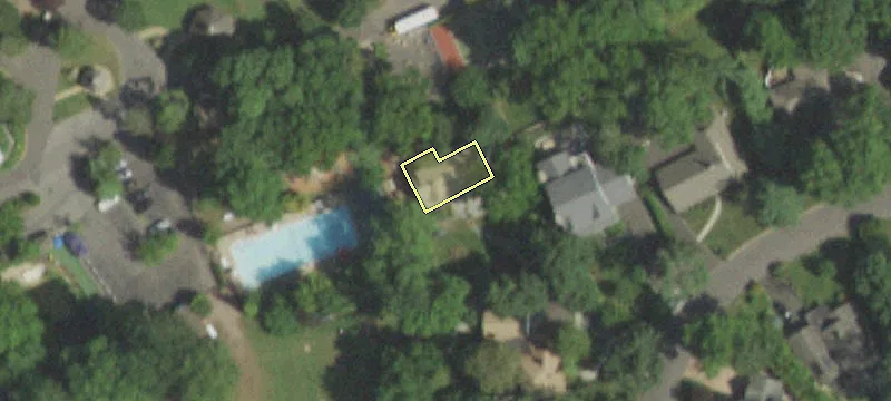 27 Mineola Ave