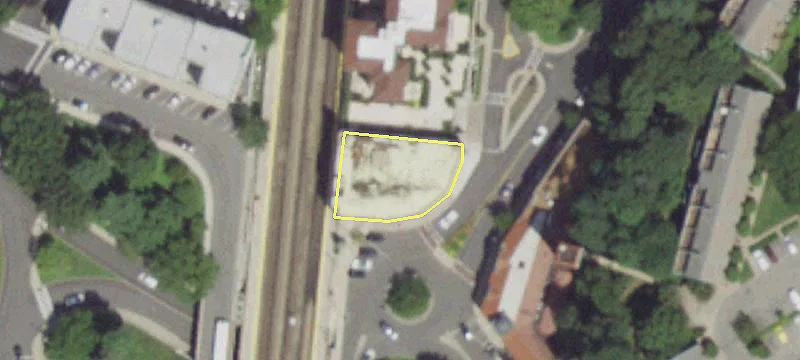 1 Pondfield Rd