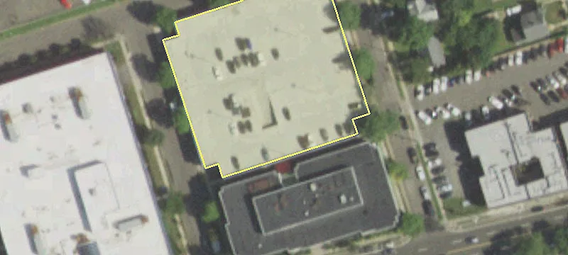 300 Old Country Rd, Unit 206