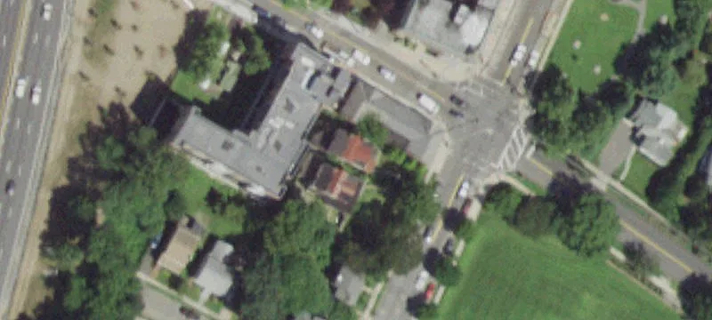 303 Wolfs Ln