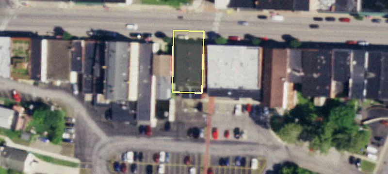 3335 Main St