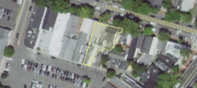 33 Newtown Ln