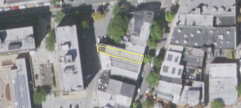32 Division St