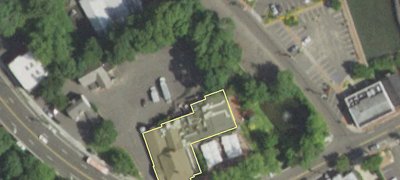 1305 Old Northern Blvd