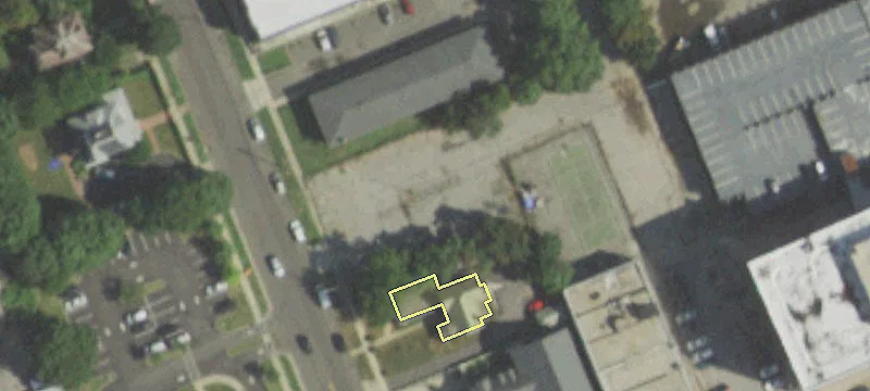 20 Hilton Ave