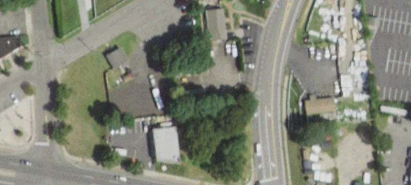 2 Greenlawn Pl