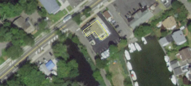 320 Main St