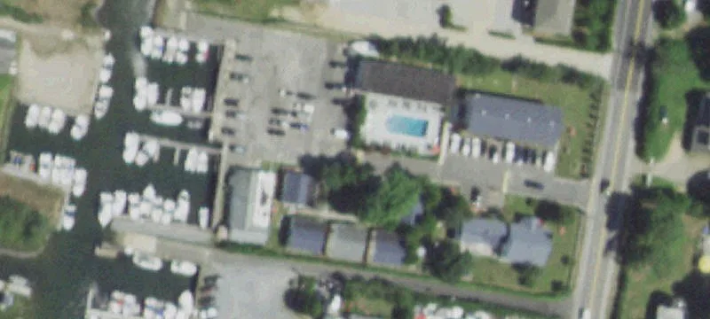 72 Foster Ave