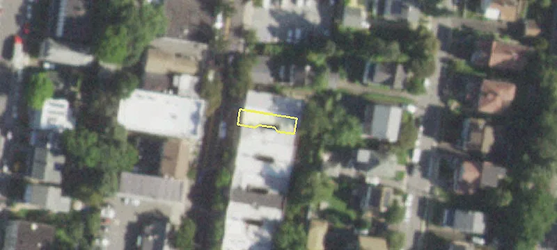 582 Warburton Ave