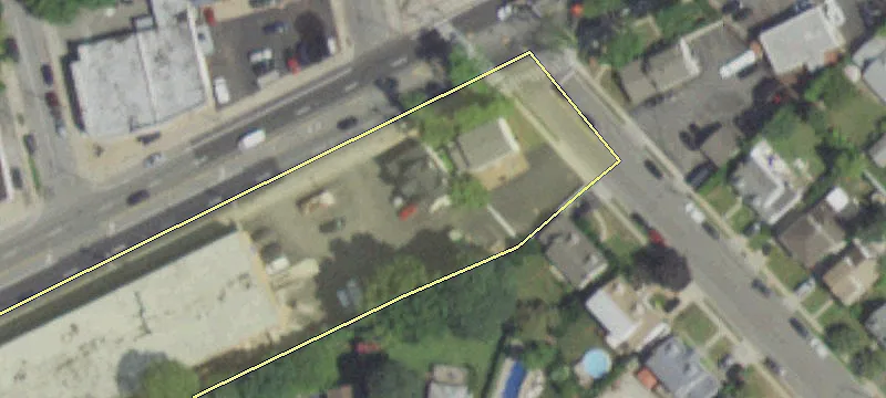 824 Old Country Rd