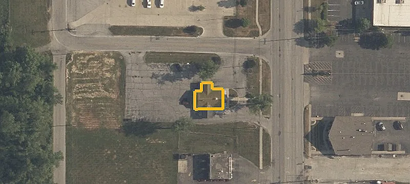 900 Main St