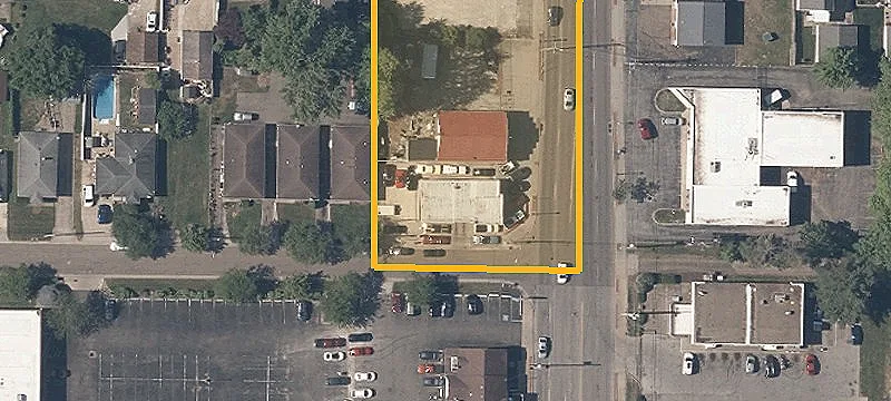 2102 Main St