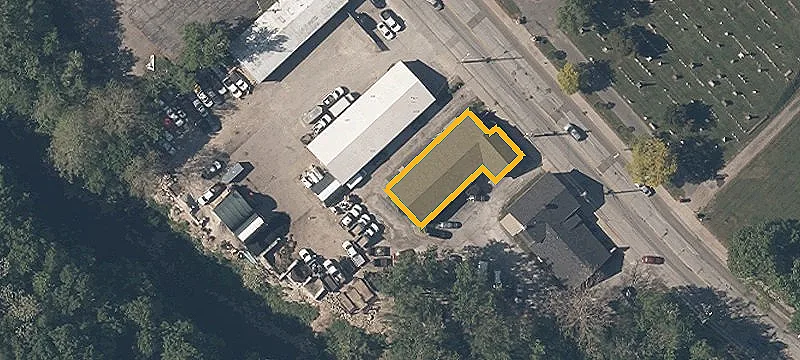 990 Broadway Ave
