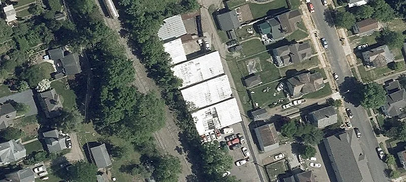 32 Ee St