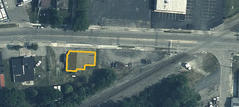 2025 Main St
