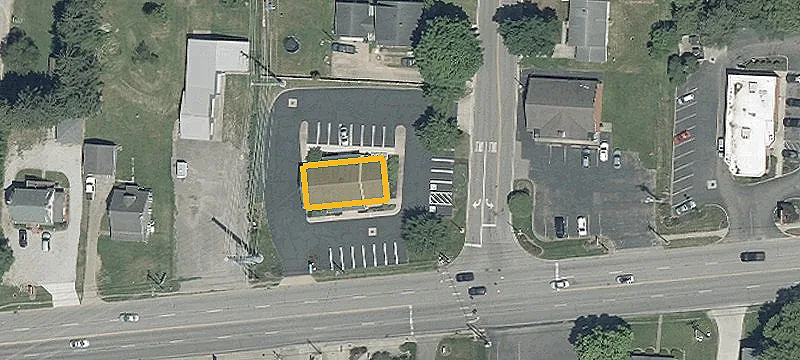 1585 Main St