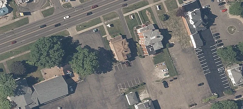 711 Lincoln E Way