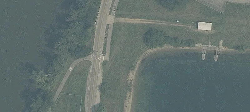 Ee Riv Rd