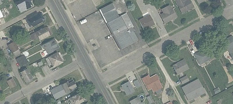 909 Tuscarawas NW Ave