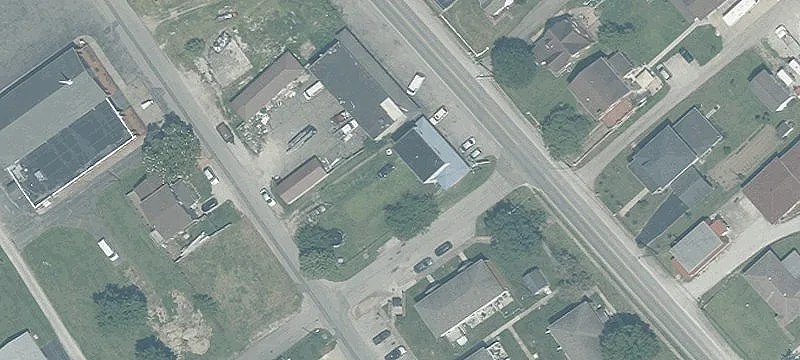 208 4th E St