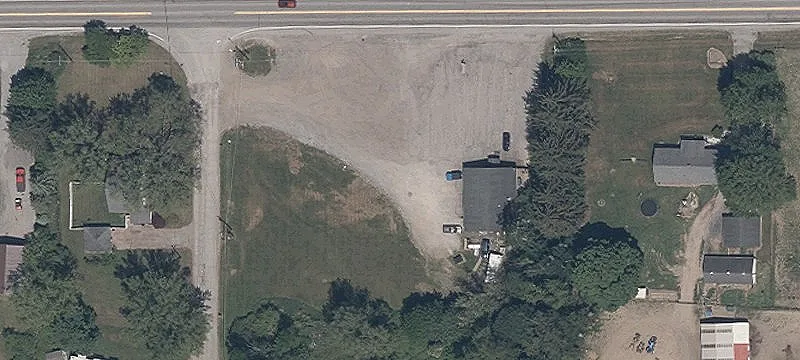 6735 Ctr Rd