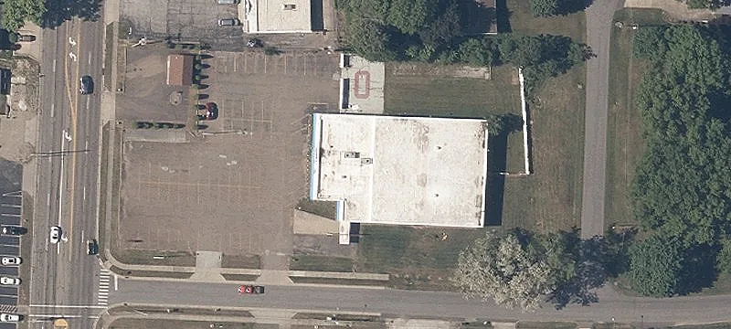 3911 Main St