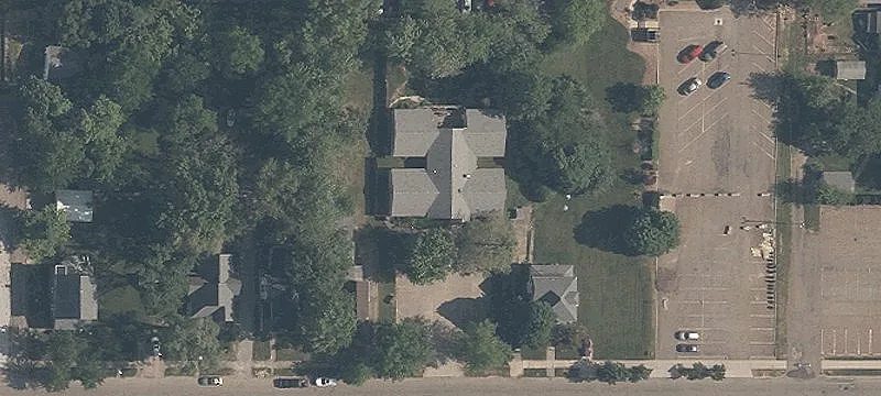 122 College St