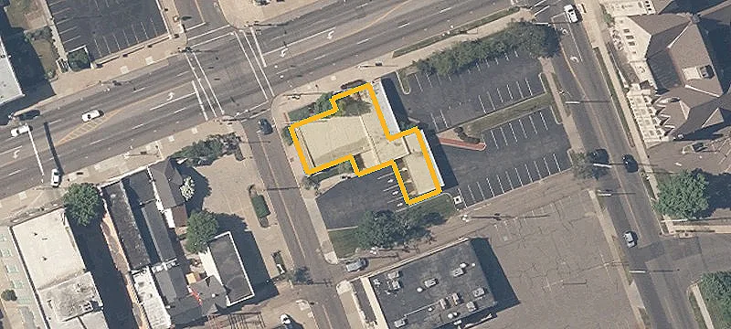 211 Lincoln E Way