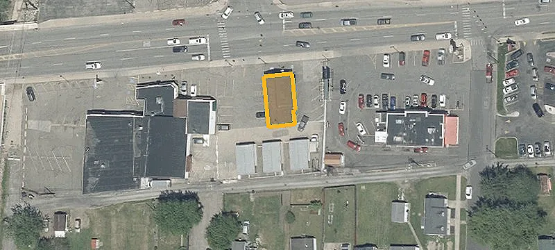 1136 Main St