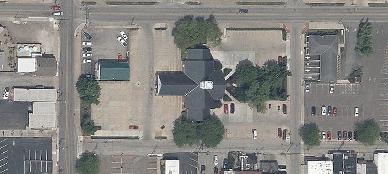 123 Broadway Ave