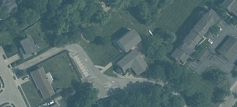 3200 Woodside Dr