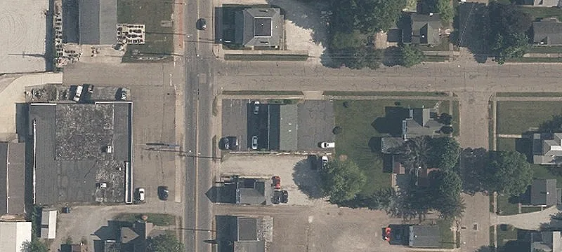 2210 Un Ave