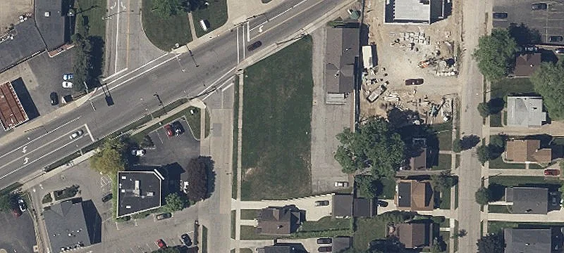 19444 Detroit Rd
