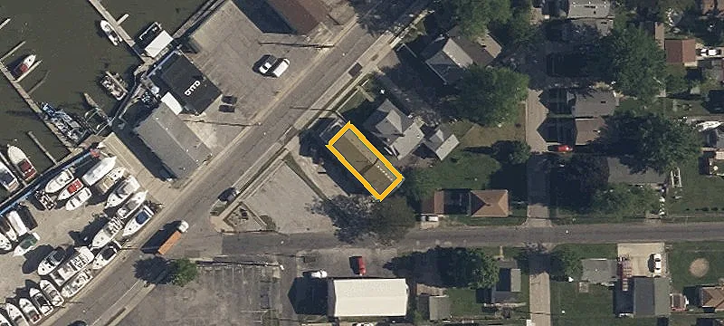 5912 Edgewater Dr