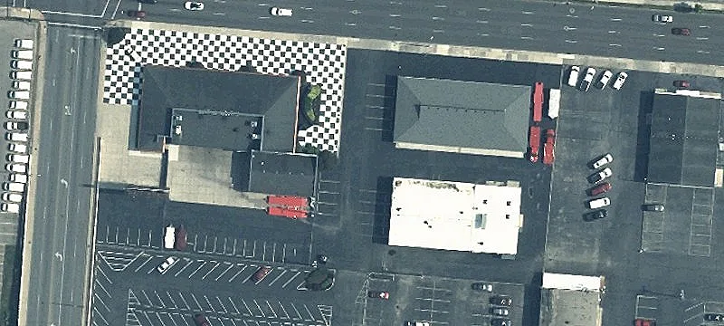221-223 En St